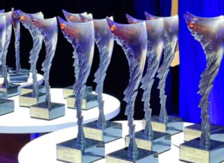 Invest Cuffs statuetki